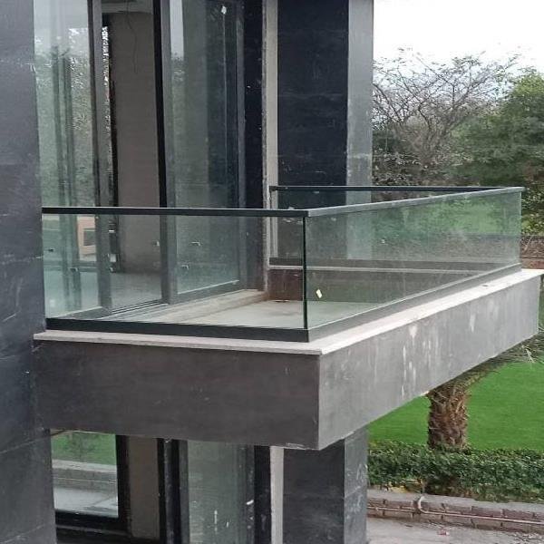 Frameless balcony — channel mounted glass