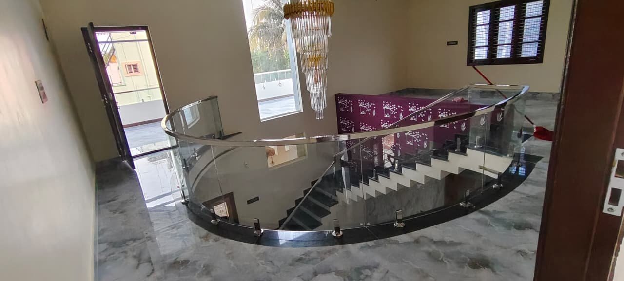 Curved glass railing — villa stairwell