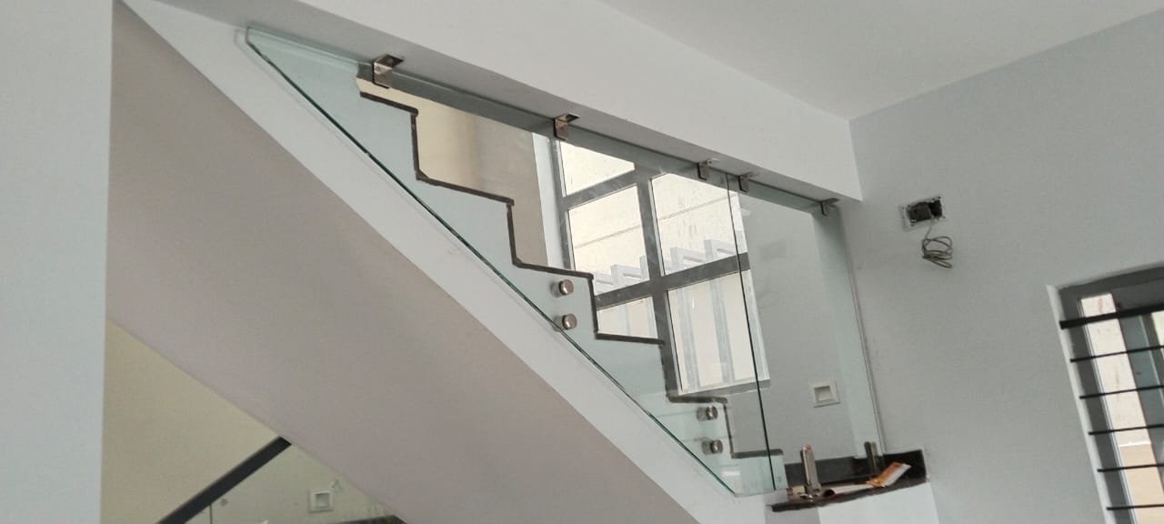 Spigot glass guard — interior staircase
